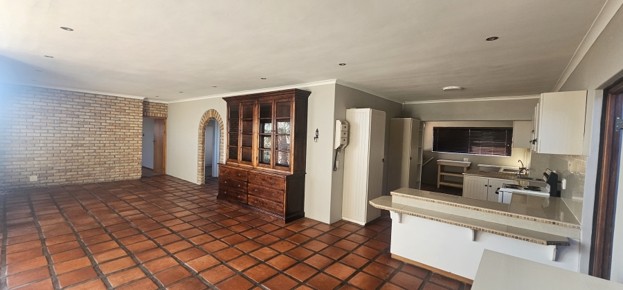 6 Bedroom Property for Sale in Middedorp Western Cape